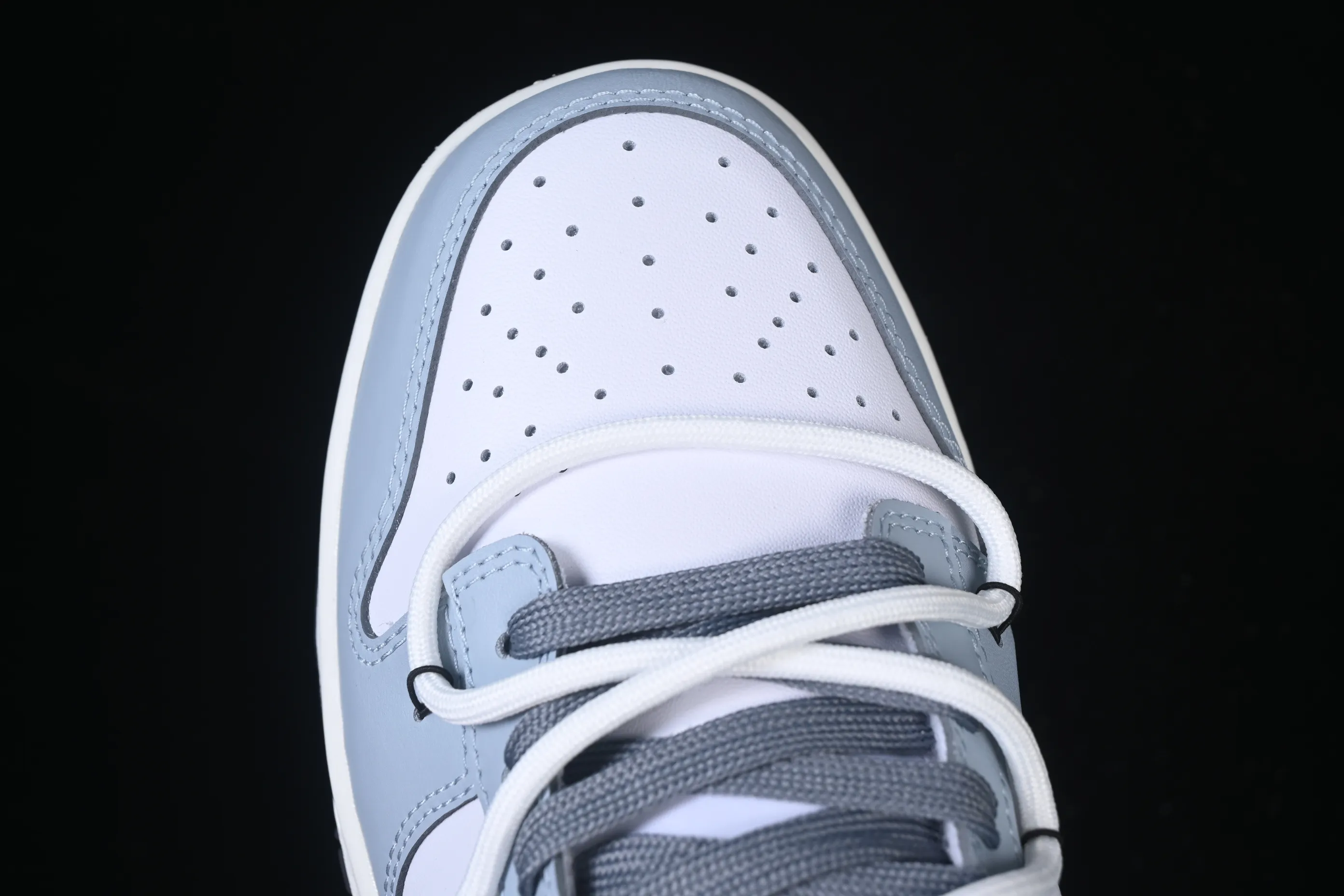 All categories Nk SB Dunk Series Nk SB Dunk Low High-end customized low-top sneakers Nike SB Dunk Low "Just Do it" white and blue straps Anniversary high-end customized low-top casual sneakers BG0510-058